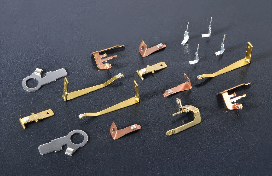 如何解決五金沖壓件出現(xiàn)翻料，扭曲