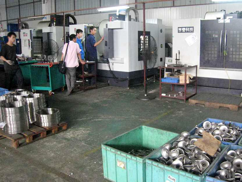 在小區內加工五金找誰投訴？